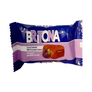 بریتونا کیک روغنی کاکائویی با مغز مارمالاد شاه توت